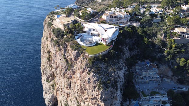 Gold Coast Ocean-Edge Mansion Rentals