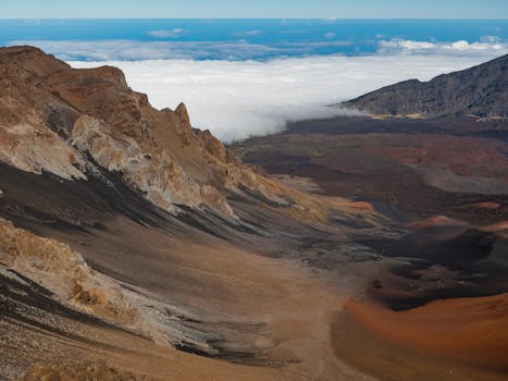 Maui Lava-Cliff Mansions with Controlled Coastal Entry