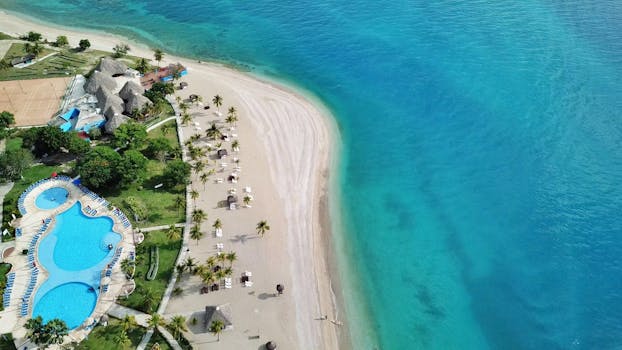 Palm Beach Gated Waterfront Mansions for Discreet Elites